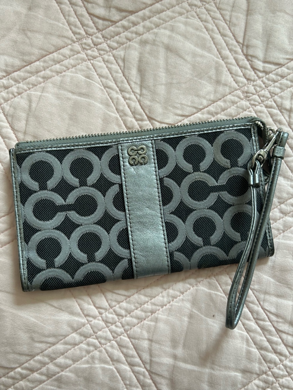 Coach Julia Op Art zippy wristlet Black & Silver
